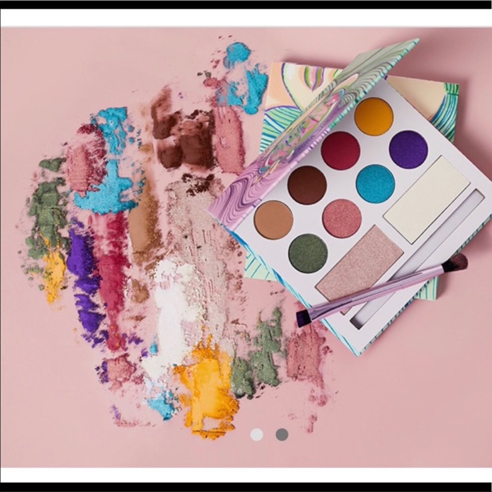 Bright vibrant eye shadow  MOODS Laurel Sanchez